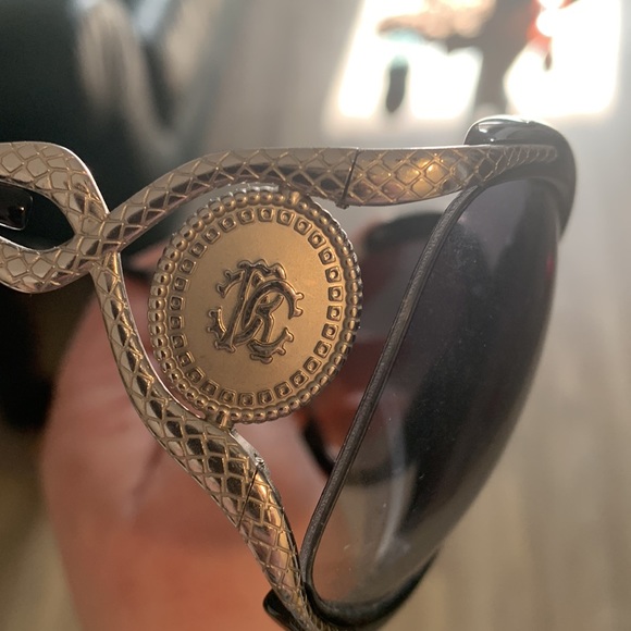 💯Authentic used Roberto Cavalli sunglasses with dust cloth and original case - Picture 9 of 16